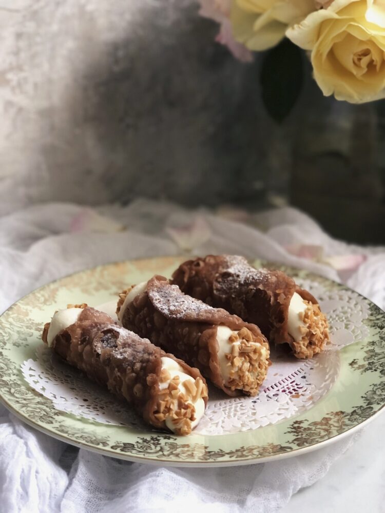 Cannoli filled with ricotta and dusted with icing sugar