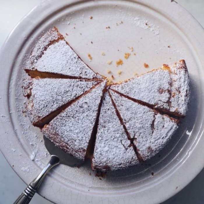 Italian cakes — torta, sponge, celebration cakes